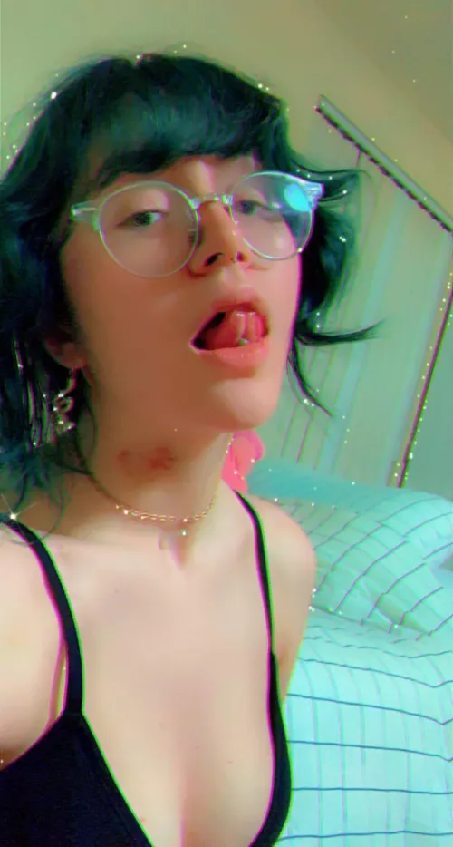 Young college couple looking to fulfill my girlfriends Cuckquean fantasy’s. Who wants to get her dripping wet??😉