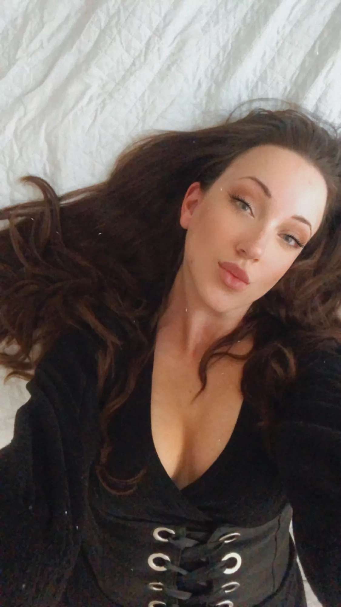 Your pants, they bother me. Take them off! 🤪 [image]