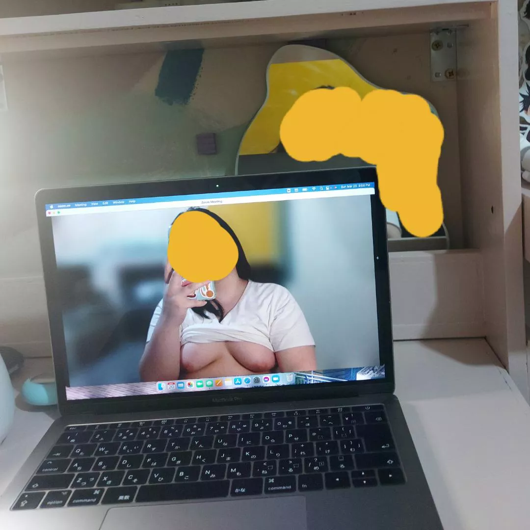 zoom meeting about to start but i'm too horny to focus😫