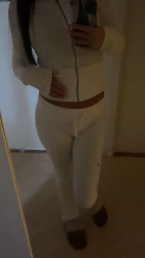 100 first ❤️ gets to see me naked in messages for 24 hours