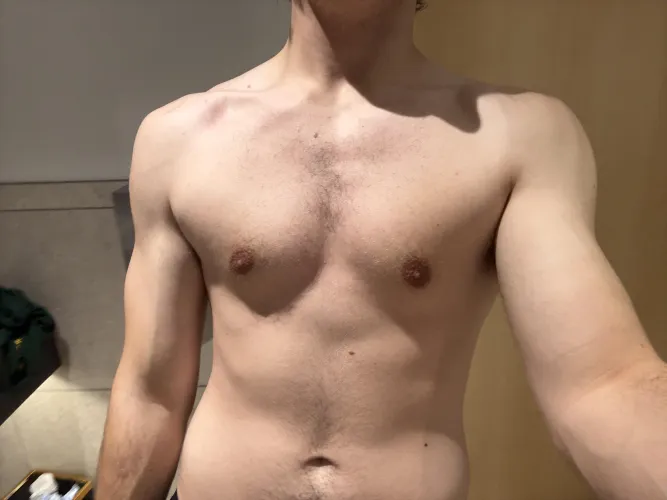 18 looking to be a houseboy willing to relocate