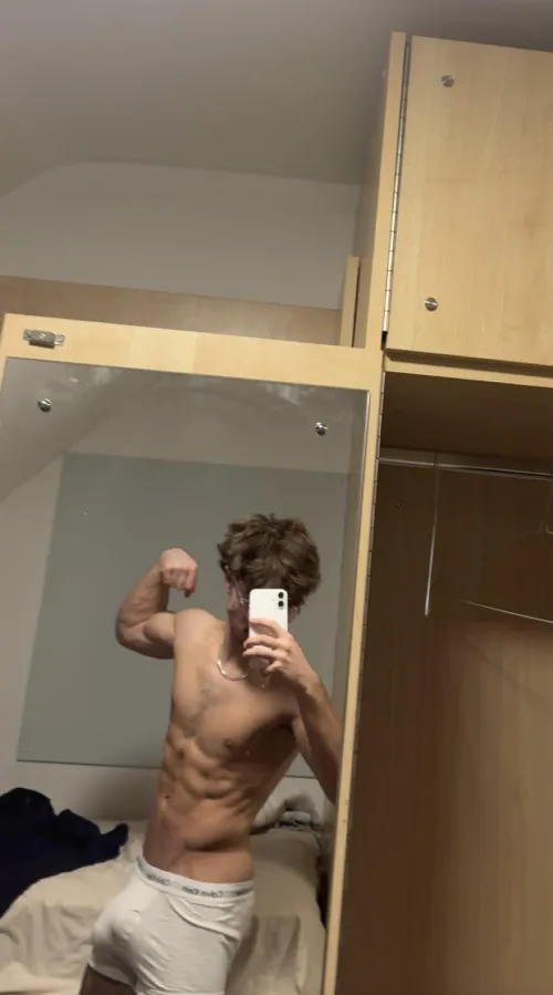 [18] what’s your favorite part about this photo