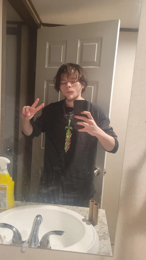 18 year old m anyone down to take my virginity m4f