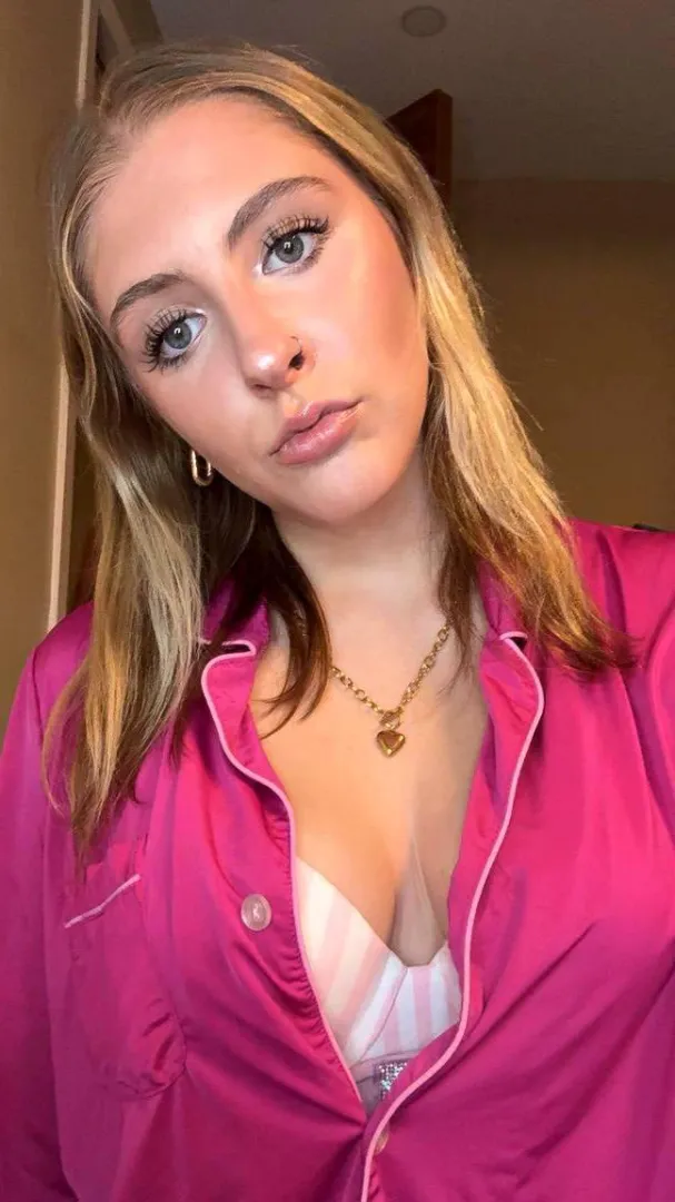 18f, Snding a f!ngering video to every guy that cmnt and upvt(My auto reply is on)