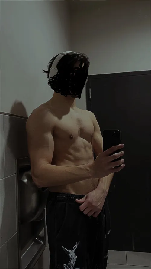 18M4F wanna play with a 6’5 hung guy in Tyler?