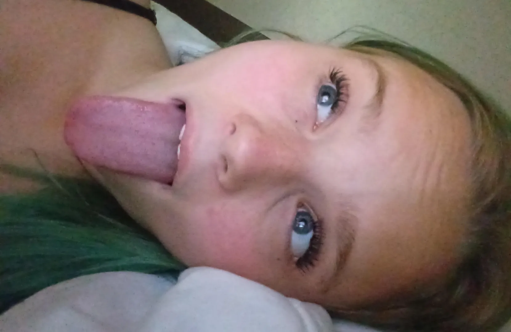 19 F SC Looking for someone who can fuck me rough