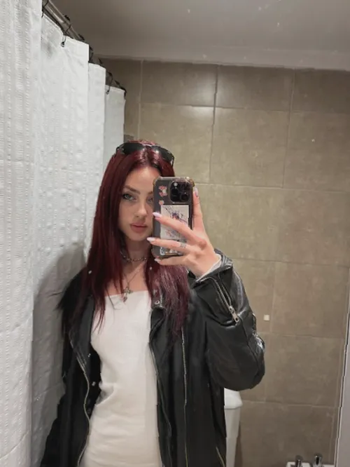 19 [F4A] Free for fun tonight, slightly buzzed dm me on lg: ,.lunarumes.'