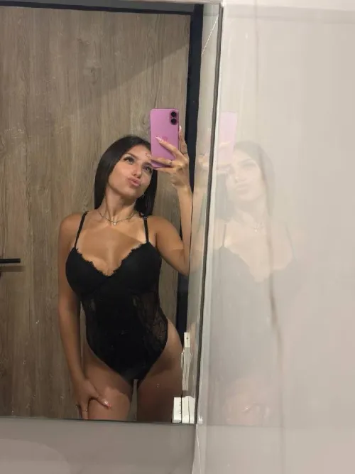 19 [F4M] if you’re down to smoke and have casual fun hmu, must be able to verify with me