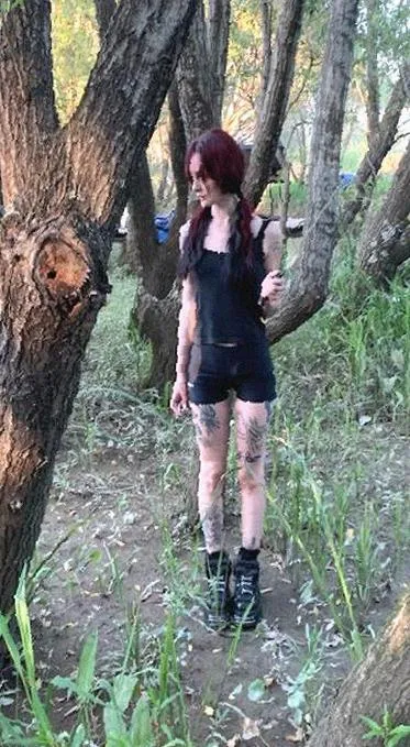 19 F4M - Slightly tipsy + can’t host, down for fwb vibes if you can, lg talk only: Lunarumes