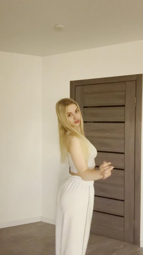 19 F4M someone convince me to go out today