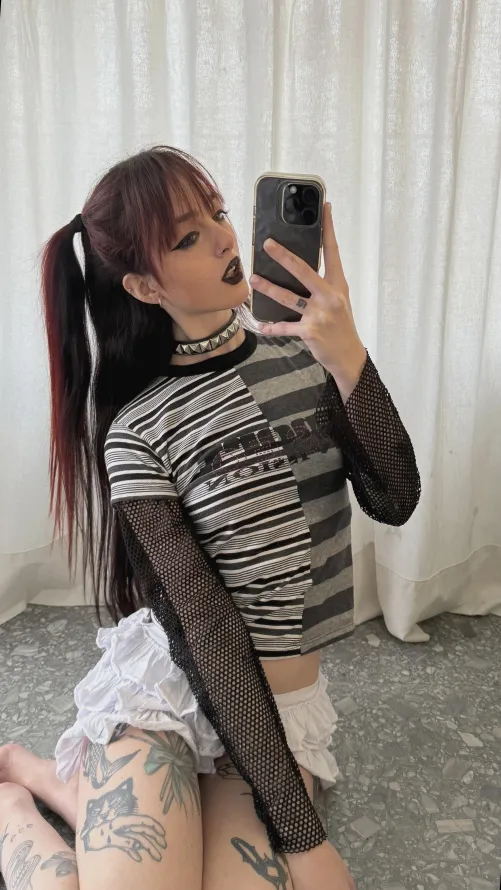 19 [F4MF] Midnight siren beckons bold strangers talk on instta:.lunabowtie'.