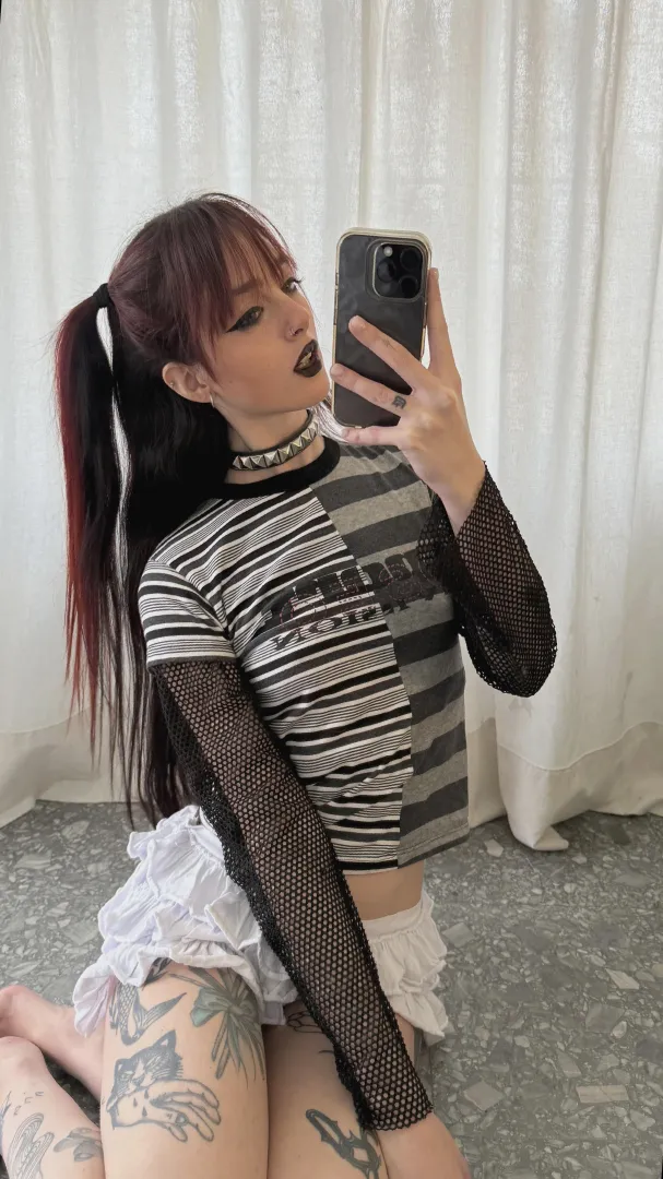 19 [F4MF] Midnight siren beckons bold strangers talk on instta:.lunabowtie'.