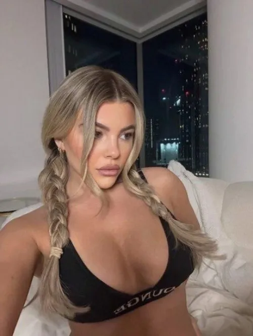 19 [F4MF] Seattle - Looking for a couple in Washington who knows how to share.