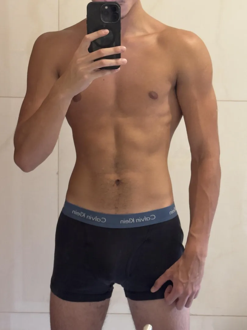 [19] I ❤️ having abs