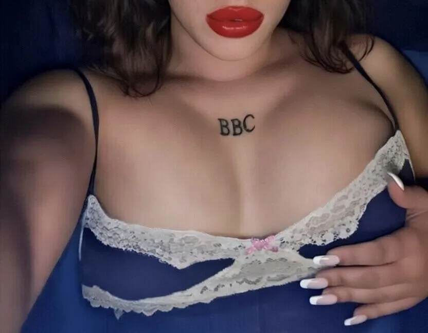 [19] love laying in bed