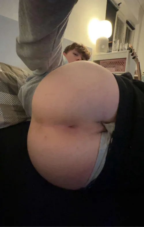 [19] my friends dont know what kinda stuff i post online