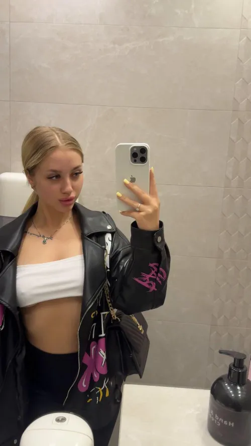 19F, free tonight? i think we’d have a fun time together