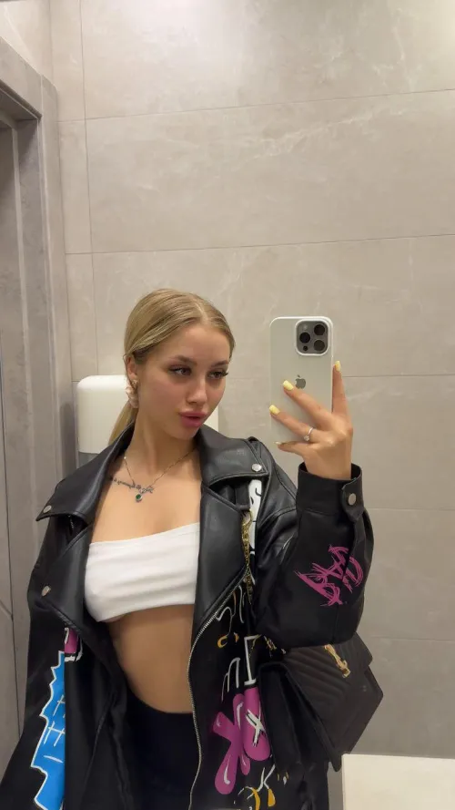 19f, free tonight? i’d love to see you