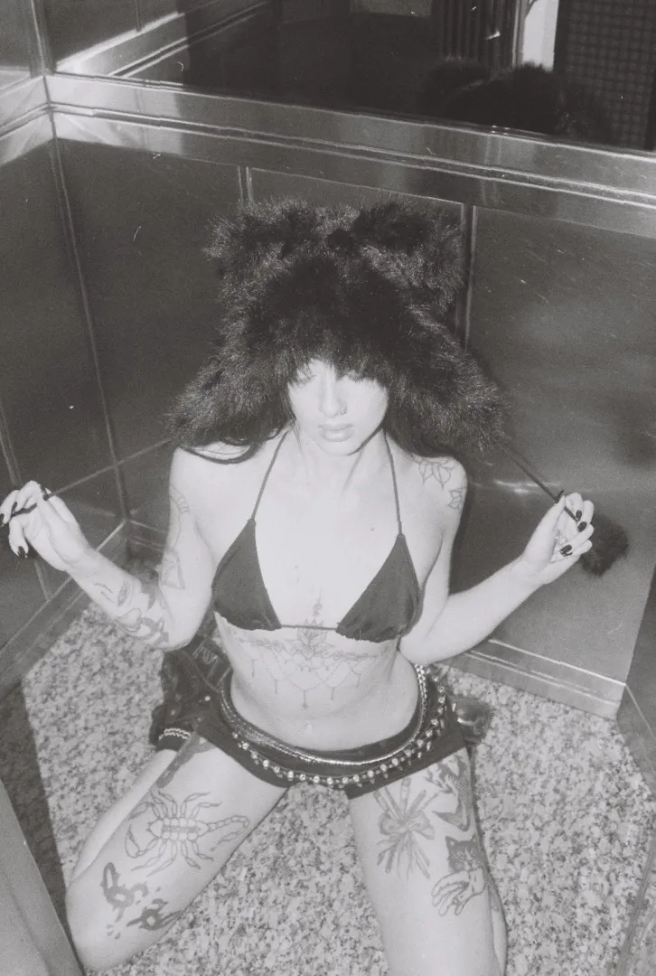 19F I catch attention gently lg is easier: .,lunarumes'.