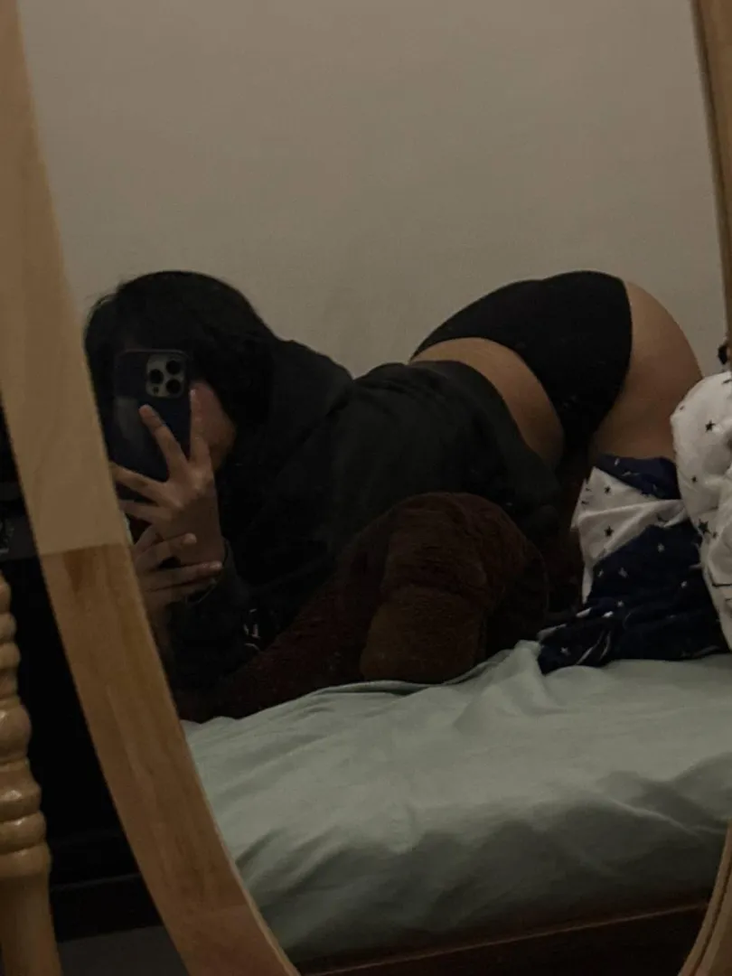 19f u like me in this hoodie? or do u prefer it all off