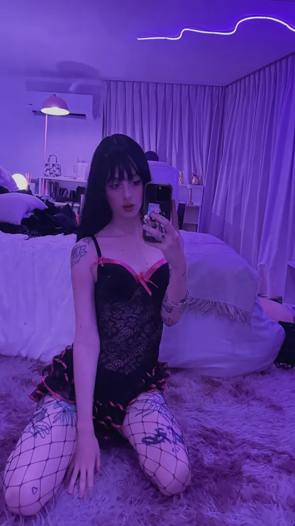 19F4M - Mood activated, need someone who can host lol msg lg: lunaromes