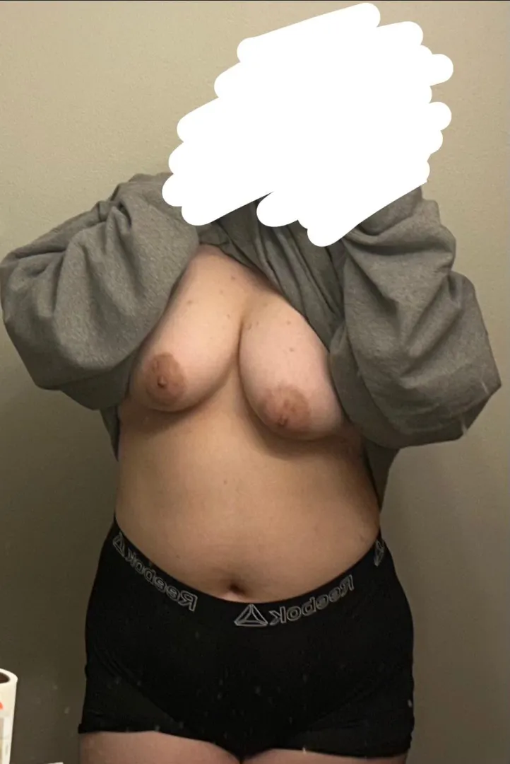 19ftm bouta have a smoke sesh and felt like sharing