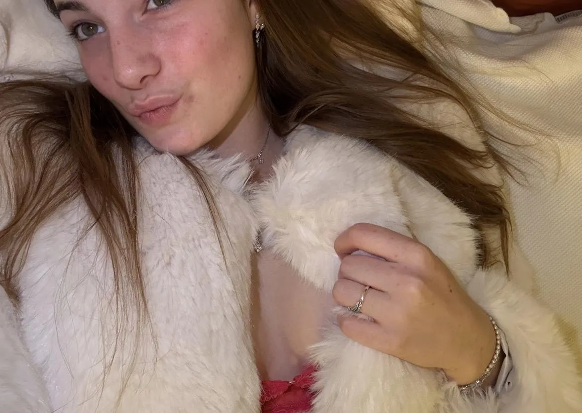 20 [F4M] #Paris, Looking for someone to breed me - 18-25yo guys only !!