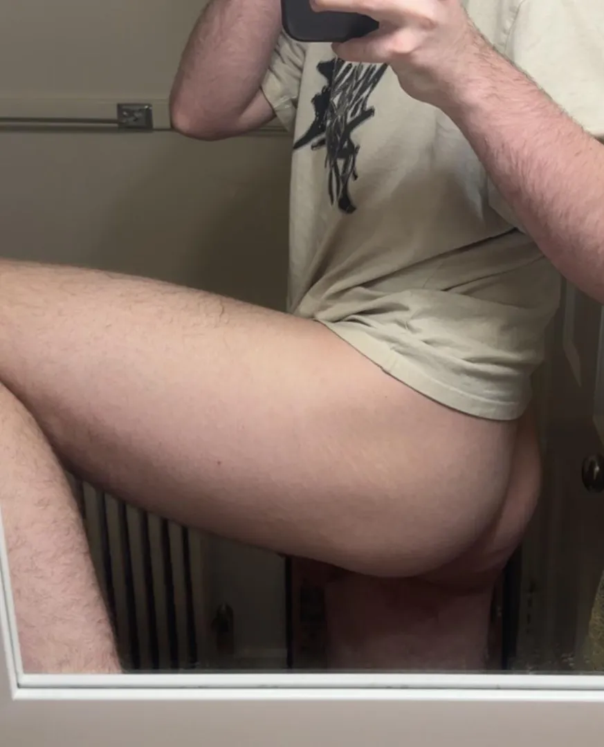 20 m bttm looking to host today in downtown Minneapolis