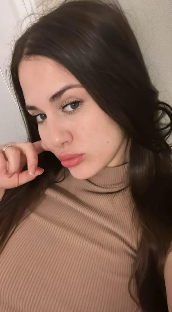 20F Craving to get my creamy hole fucked hard and don't stop even if my legs are shaking also down for car fun