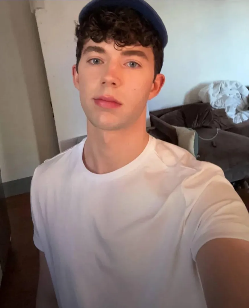 20M , straight, Dubai but born in Ireland...Sooo bored, pls feel free to dm