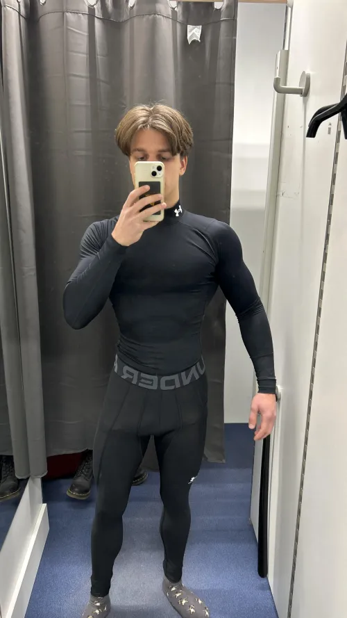 (20)What would you do first if you saw me in the fitting room?