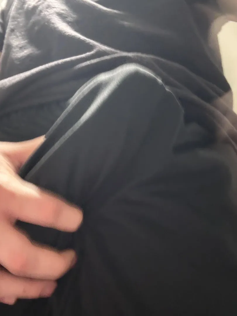 21 5’4 [M4Fb] . Hung short king lookin to be hosted by a very kind Fb or Bottom ;) Woodbridge