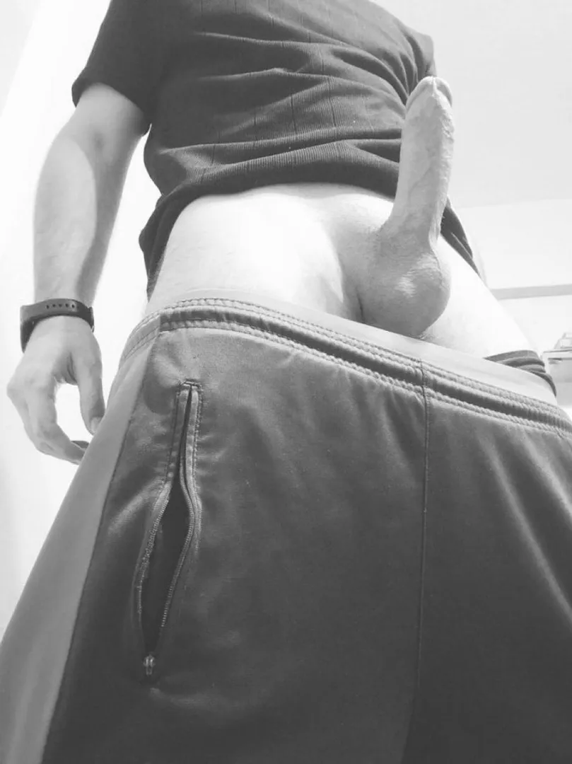 21 CM kocaman damarli aletimi gormek isteyen gavat var mi? Mesaj atsin fotolarini atcam