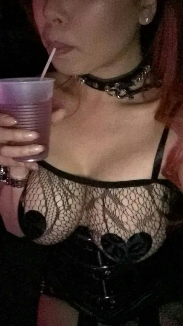 21 [F4M] My mouth’s dangerous, but you’ll beg to feel it again