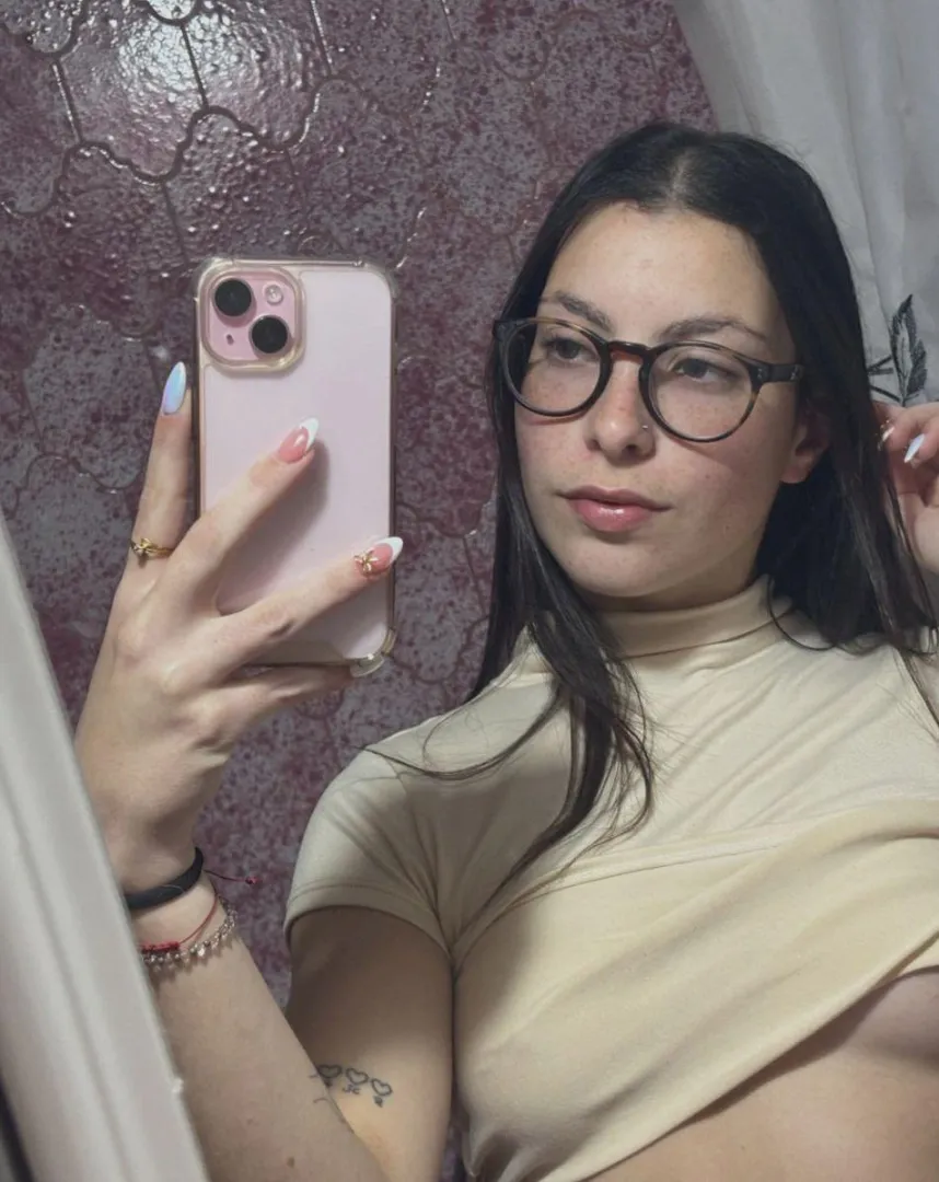 21 F4M Snapchat: hazlyenn DM me your fantasy