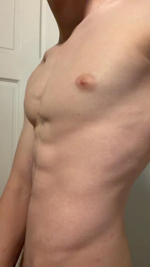 21 looking for chill fit/muscle bros