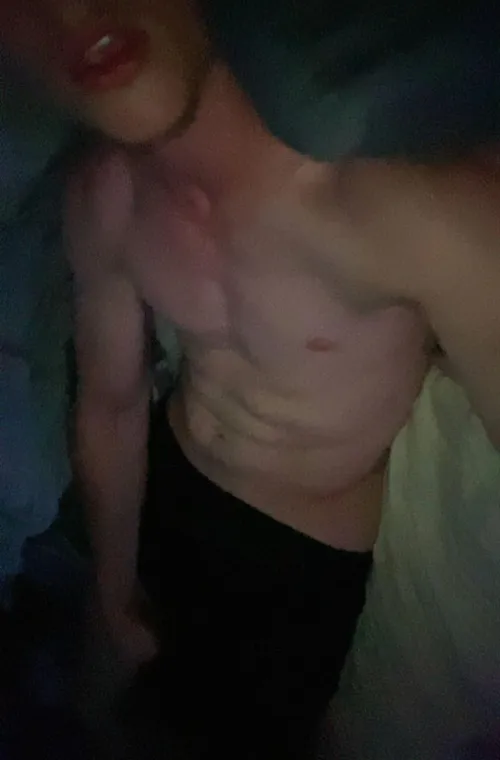 21 mf4, add me on snap blake.maxwell if interested too
