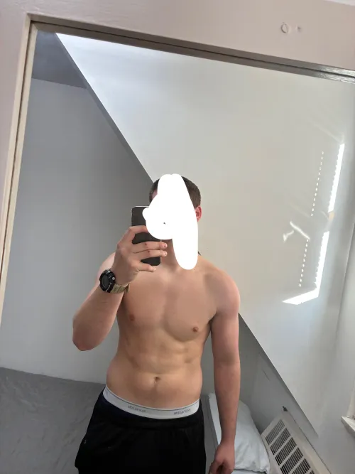 21 need a bottom or threesome