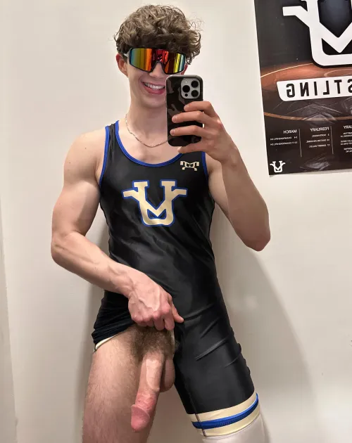 [21] wreslter. This thing barely fits in my singlet lmao