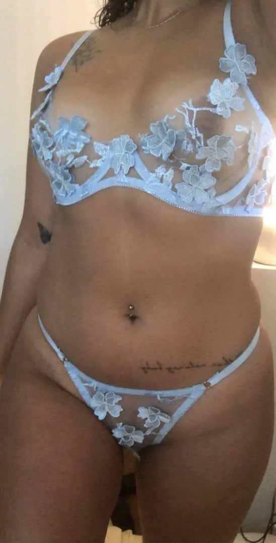 21f I'm down to give some head I'm horny asf