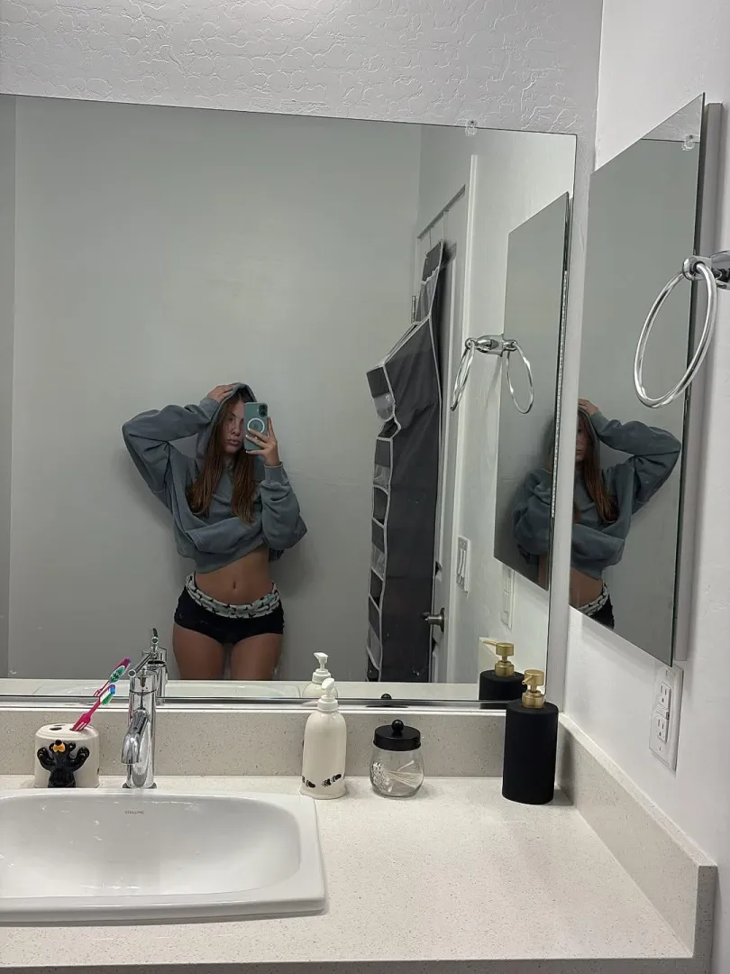 21F4M Sending Nude To Every Guy That React