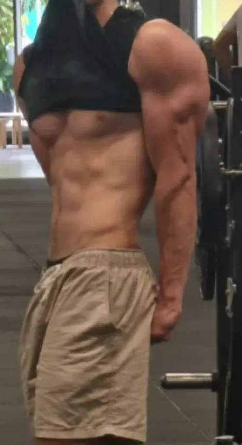 21m athletic muscular dom for any f, hmu