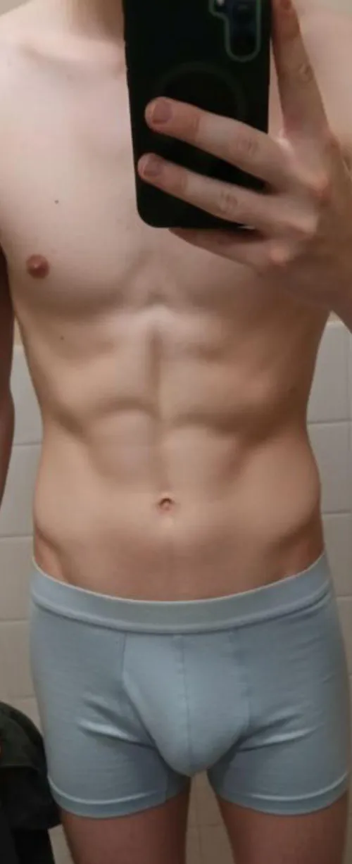 21yo College Boy. Is Blue A Good Color For Me? Bored And Lonely.