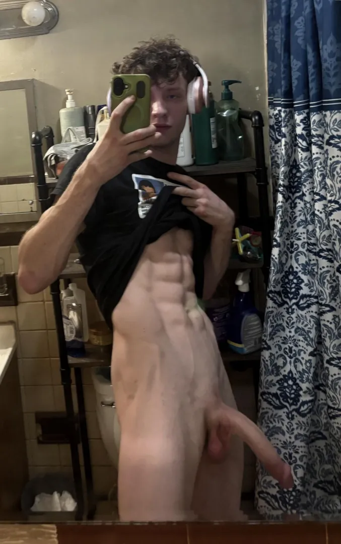 21yr old college athlete🏊‍♂️ I know it’s hard to resist😏let me and my BWC bring your fantasies to life😈while you pay down my student loans. Dm open