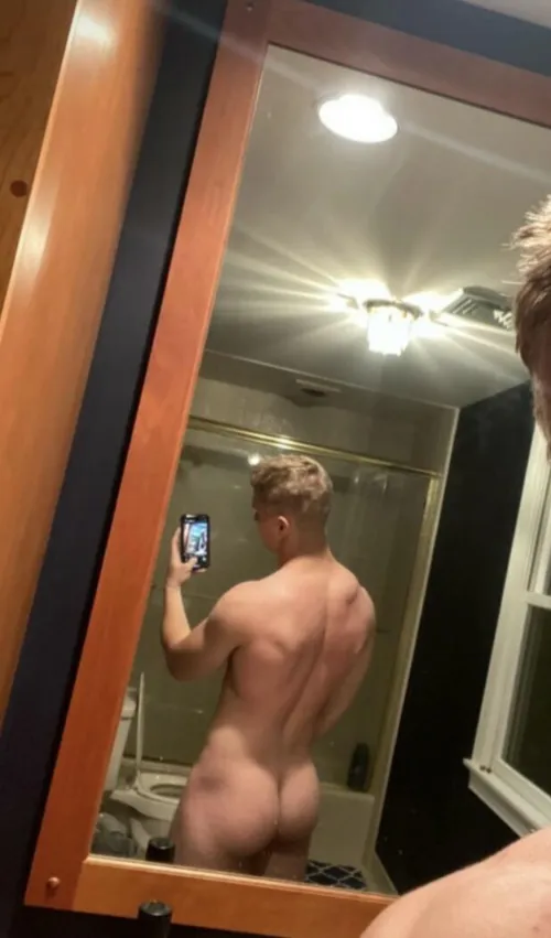 (22) college cake rated E