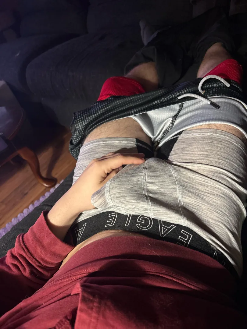 [22] hosting in coal city hmu please be near my age