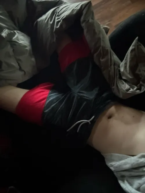 [22] hosting in coal city someone near my age cum over and keep me warm