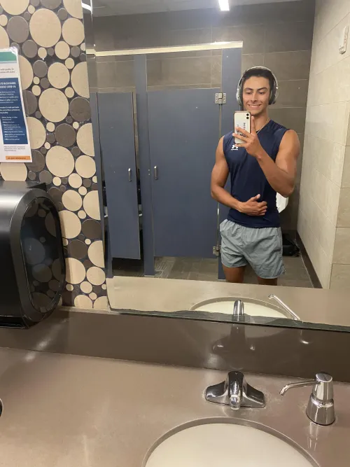 22 [M4F] Looking for tonight before the winter storm comes