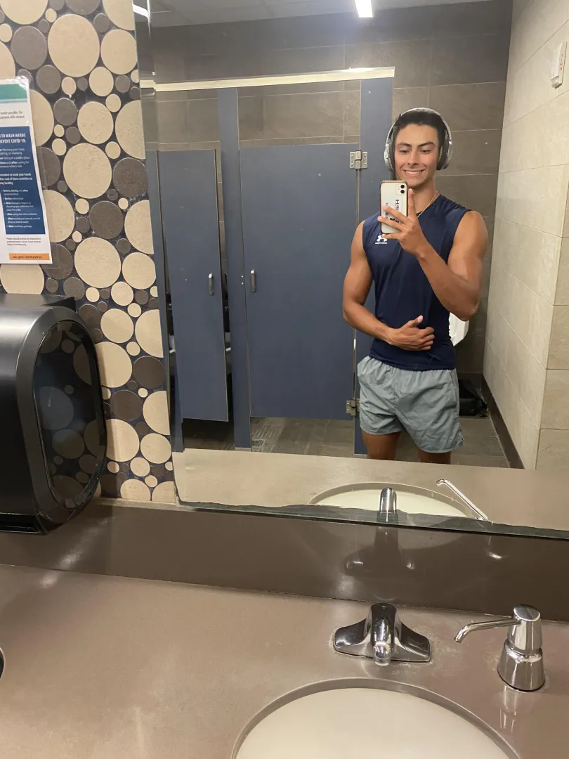 22 [M4F] Looking for tonight before the winter storm comes