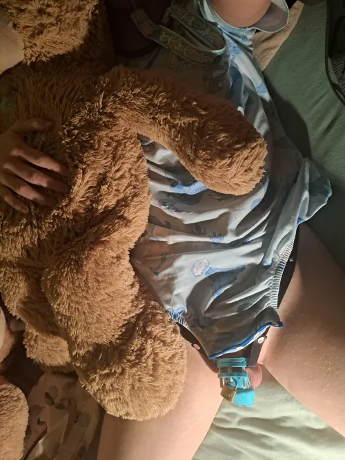 [22M] Sleepy German baby boy together with Sam. Caged and needing some Pamps! :3